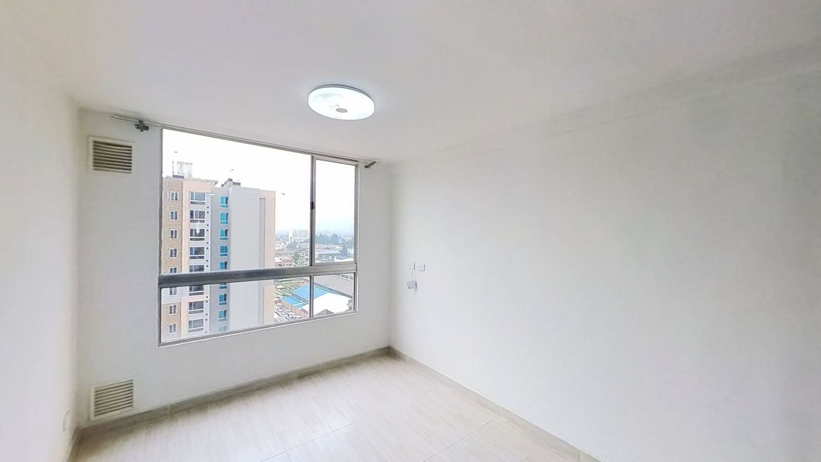 Apartamento en venta en Las Brisas, Fontibón, Bogotá - foto 2